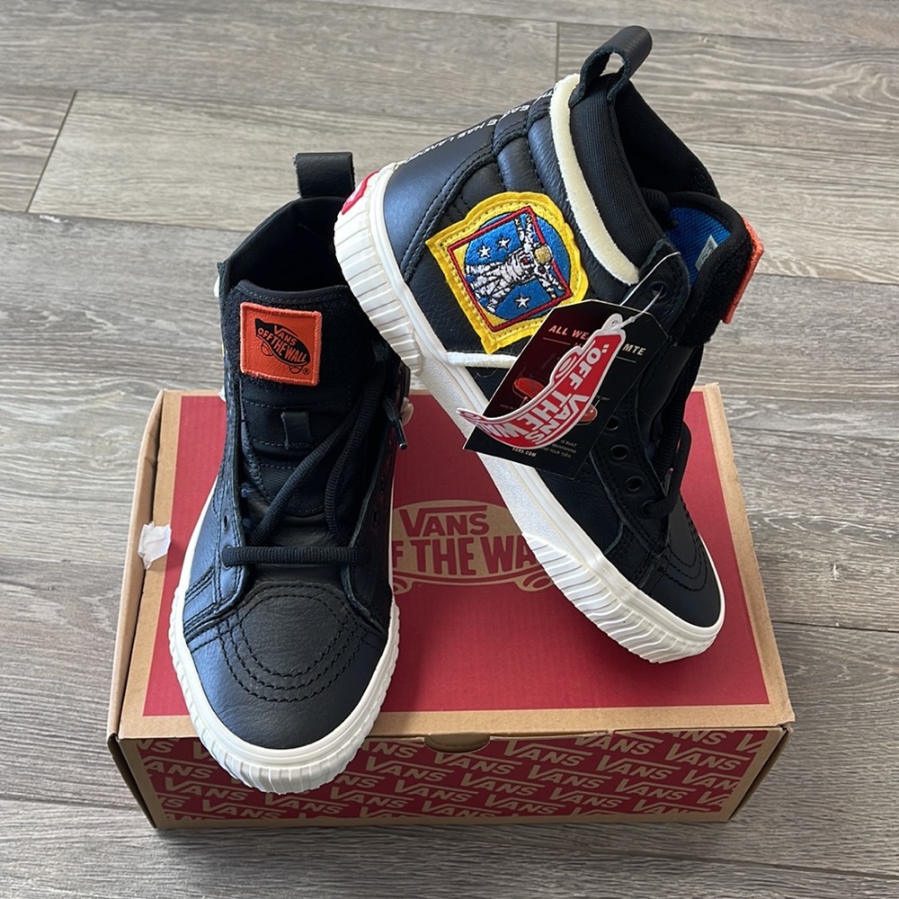 Vans Sk8-Hi MTE X NASA Space Voyager/Black. Size 7 Mens/8.5 Womens